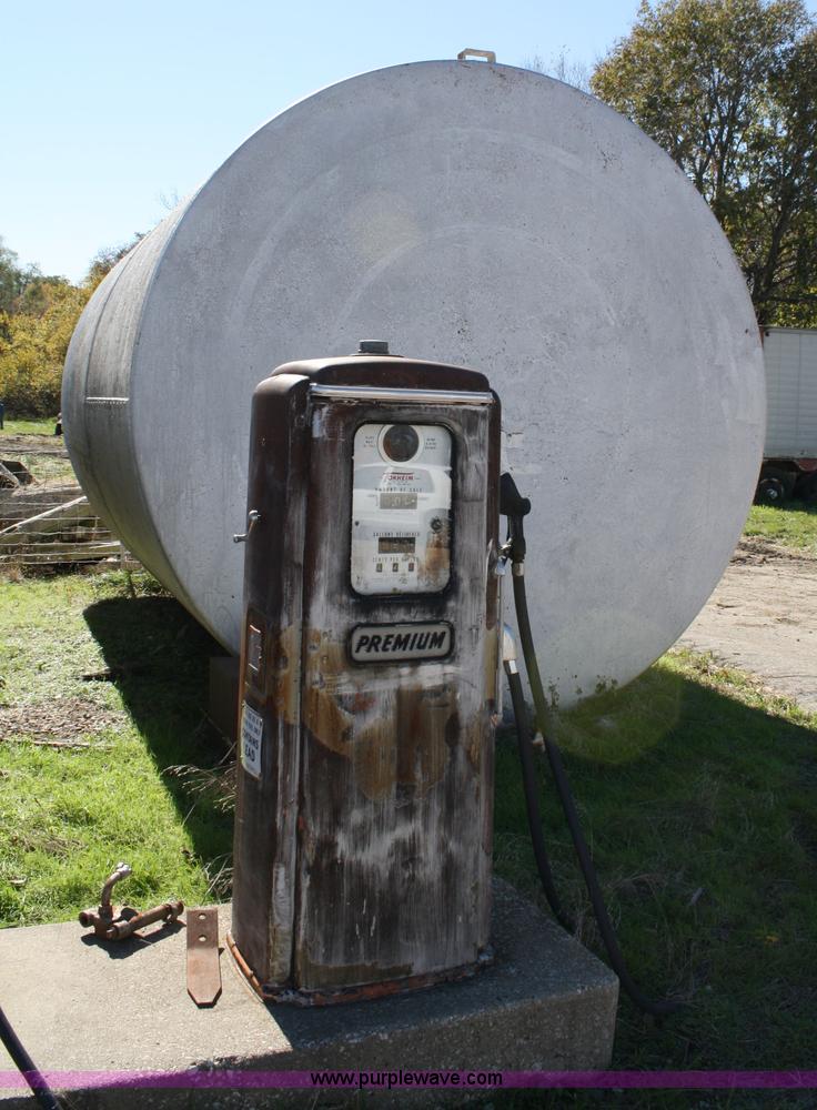 image for item 5113 8,000 gallon fuel tank with electric tokheim pump
