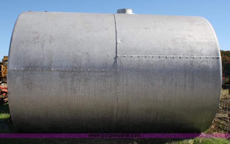image for item 5113 8,000 gallon fuel tank with electric tokheim pump