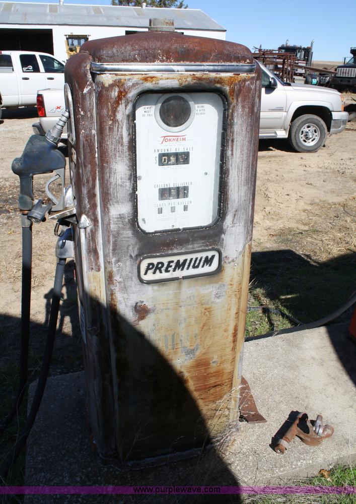 image for item 5113 8,000 gallon fuel tank with electric tokheim pump