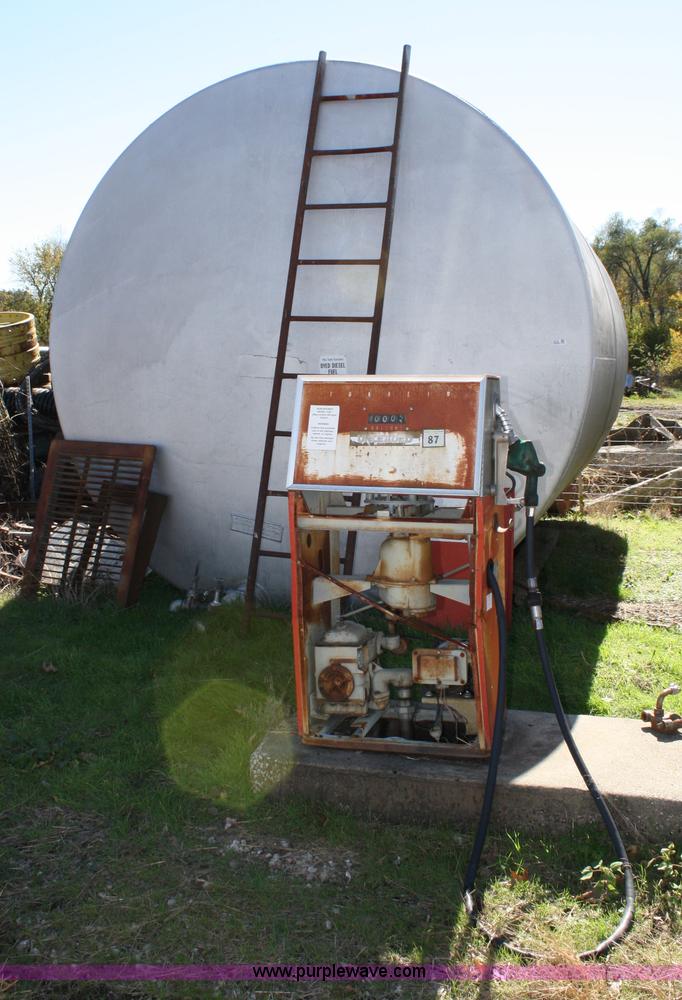 image for item 5114 8,000 gallon fuel tank with electric tokheim pump
