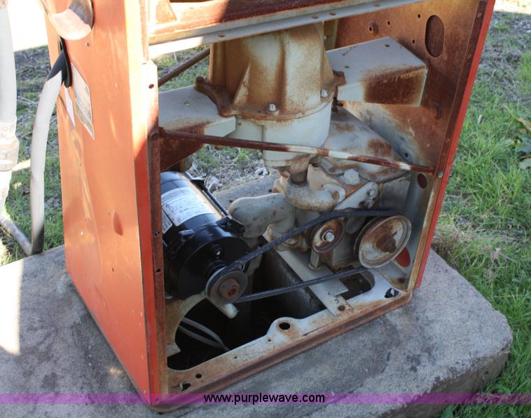 image for item 5114 8,000 gallon fuel tank with electric tokheim pump