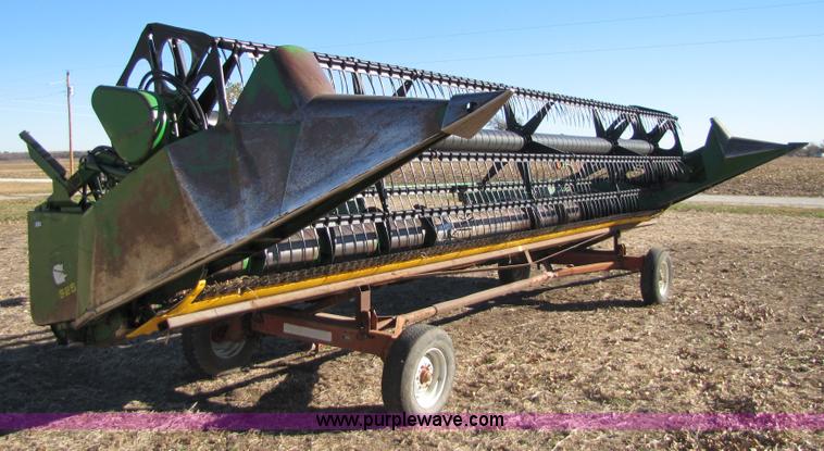 image for item 5121 1993 John Deere 925 flex platform