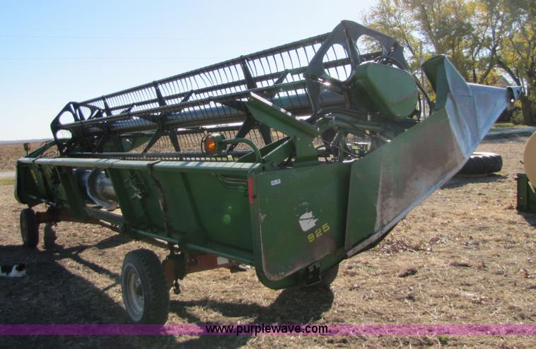 image for item 5121 1993 John Deere 925 flex platform