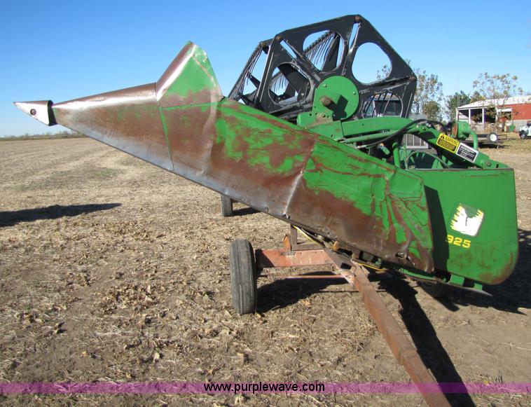 image for item 5121 1993 John Deere 925 flex platform