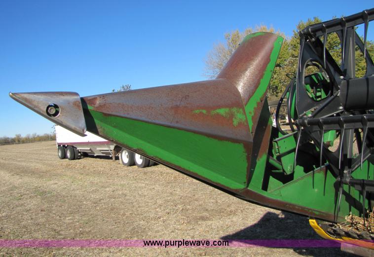 image for item 5121 1993 John Deere 925 flex platform