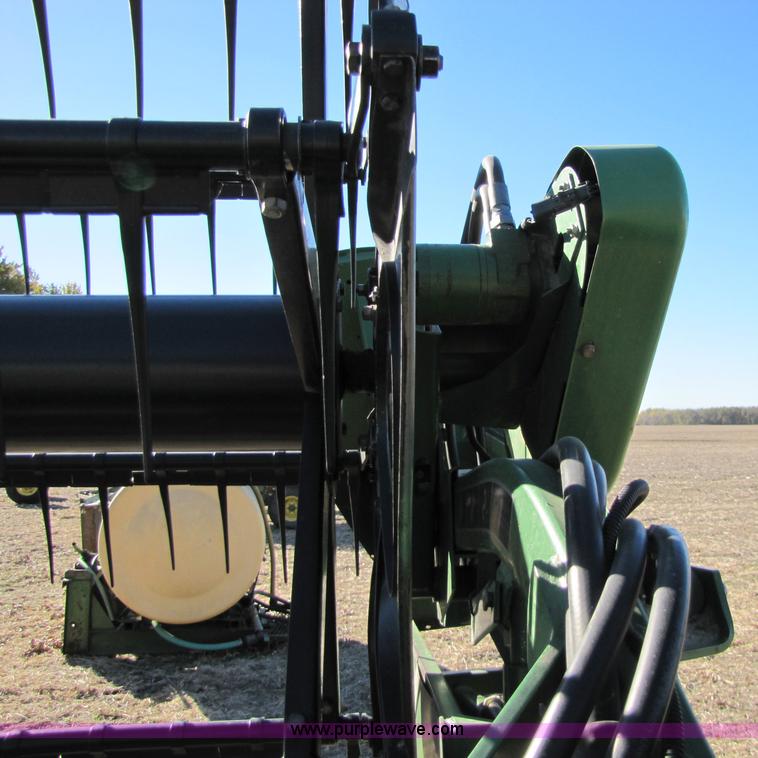 image for item 5121 1993 John Deere 925 flex platform