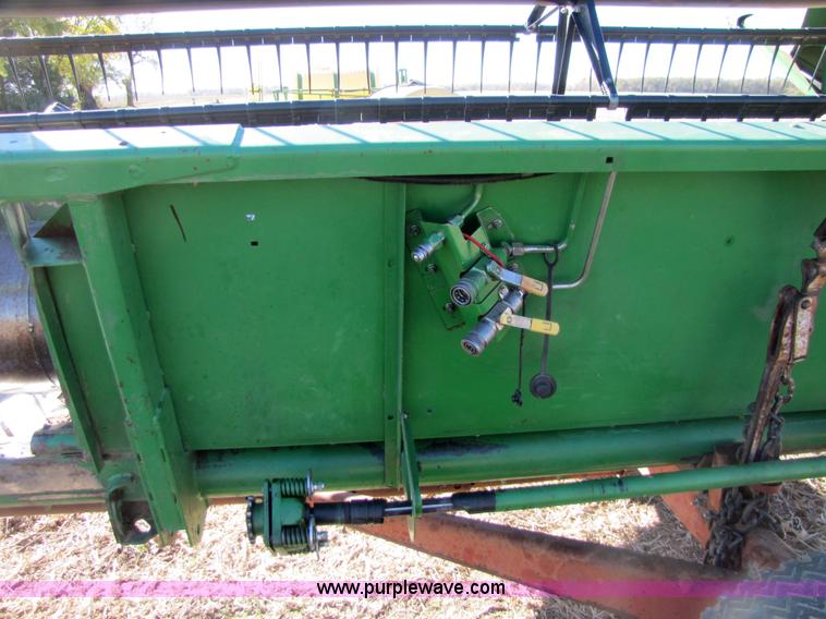 image for item 5121 1993 John Deere 925 flex platform