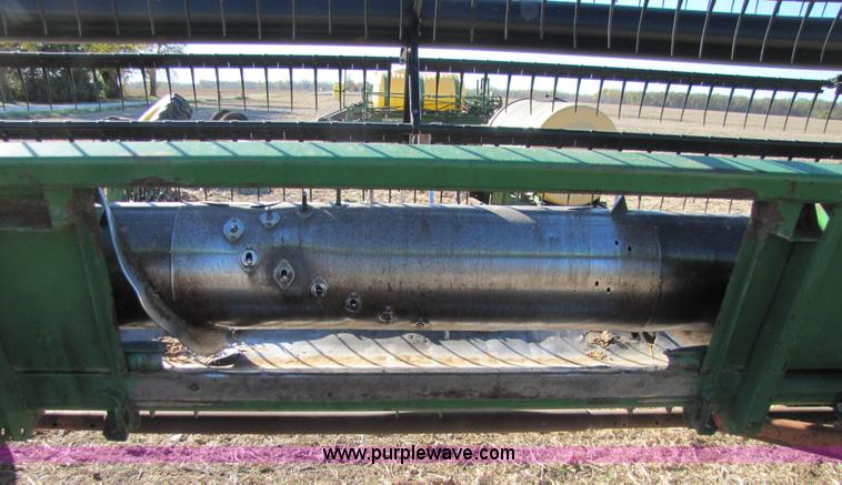 image for item 5121 1993 John Deere 925 flex platform