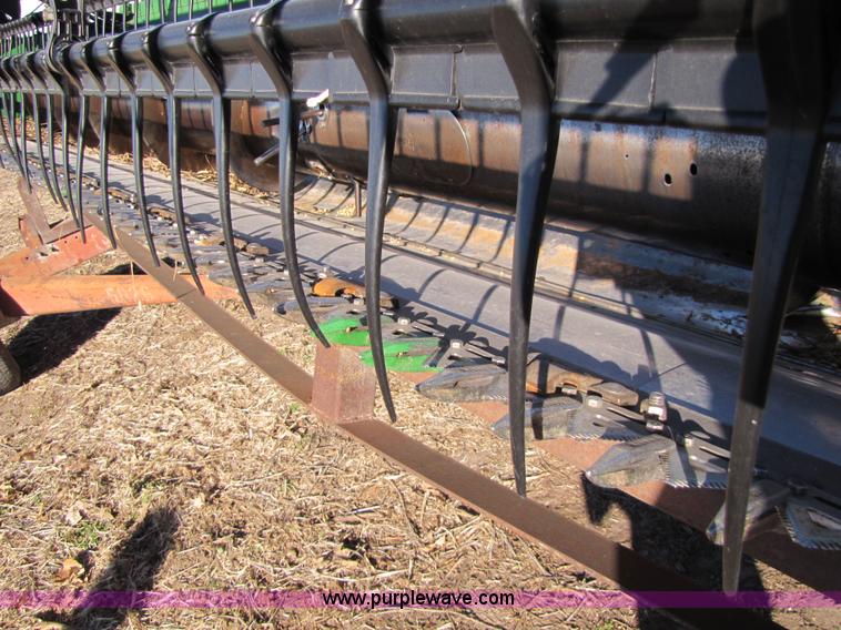 image for item 5121 1993 John Deere 925 flex platform