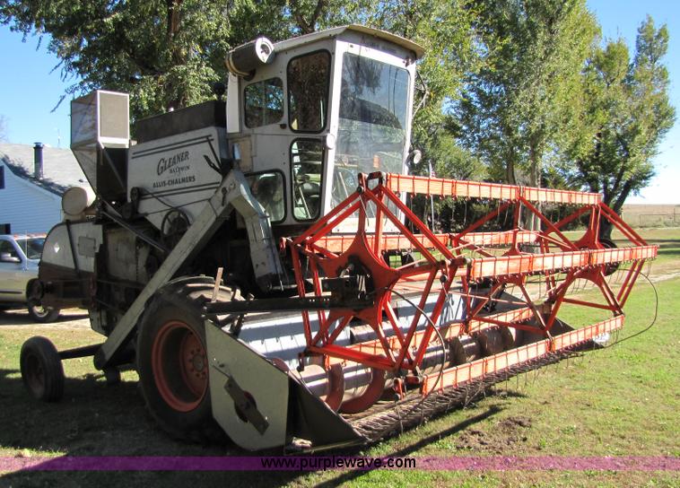 image for item 5351 1968 Gleaner E combine