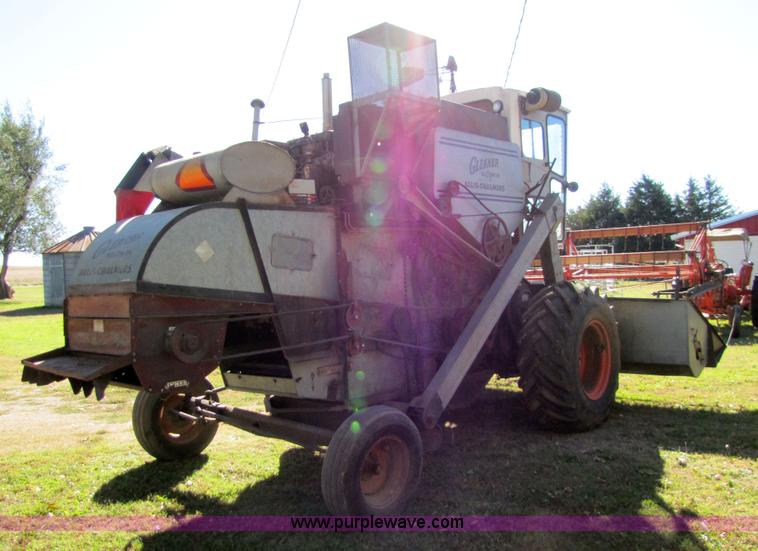 image for item 5351 1968 Gleaner E combine