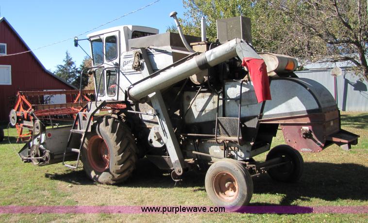 image for item 5351 1968 Gleaner E combine