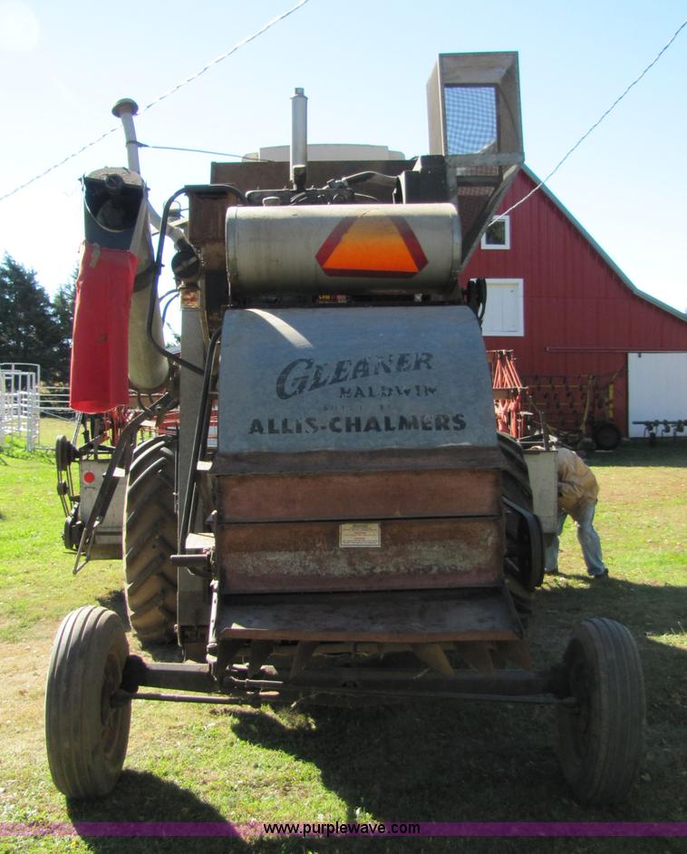 image for item 5351 1968 Gleaner E combine