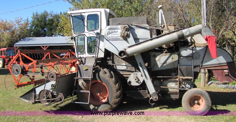 image for item 5351 1968 Gleaner E combine