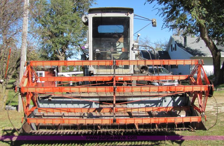 image for item 5351 1968 Gleaner E combine