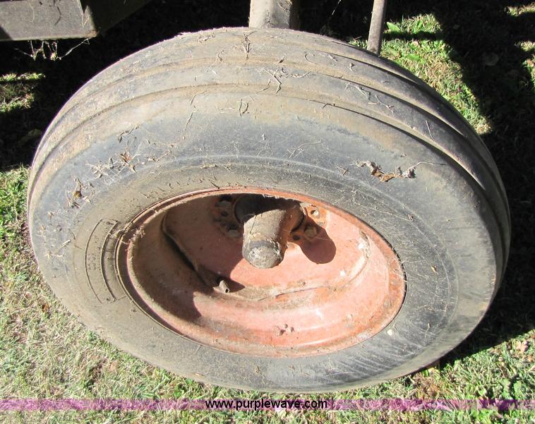 image for item 5351 1968 Gleaner E combine