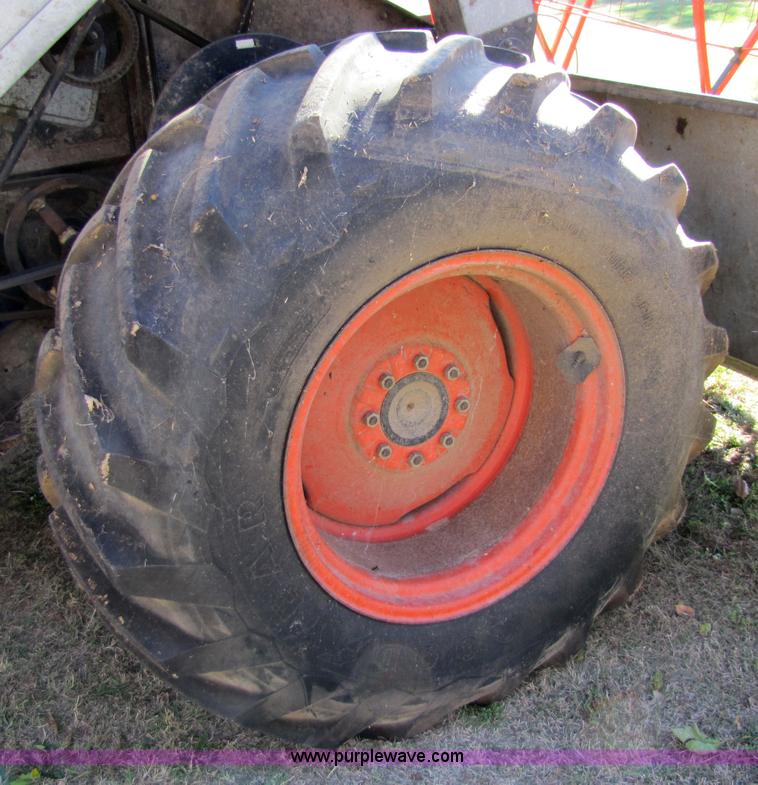image for item 5351 1968 Gleaner E combine