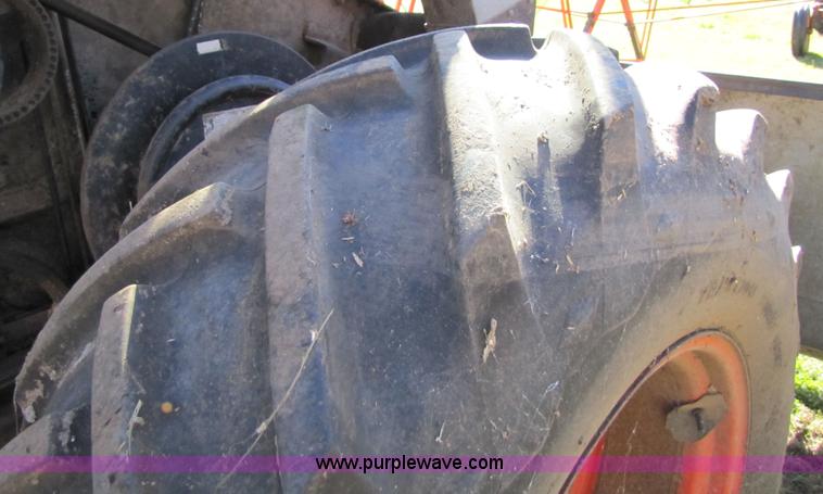 image for item 5351 1968 Gleaner E combine