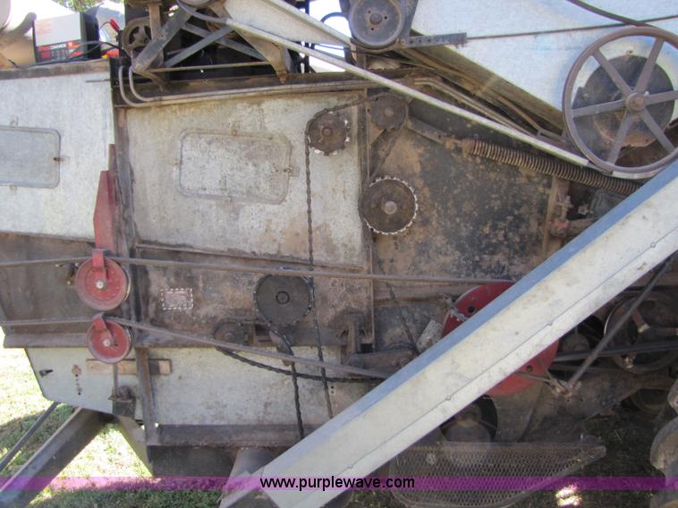 image for item 5351 1968 Gleaner E combine