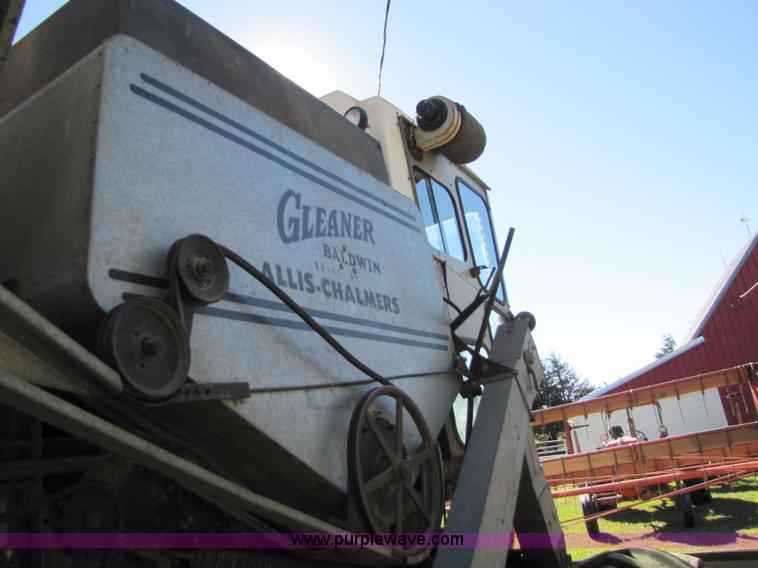 image for item 5351 1968 Gleaner E combine
