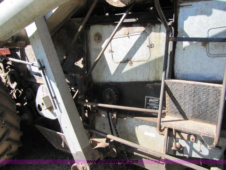 image for item 5351 1968 Gleaner E combine