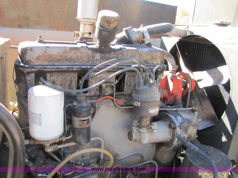 image for item 5351 1968 Gleaner E combine