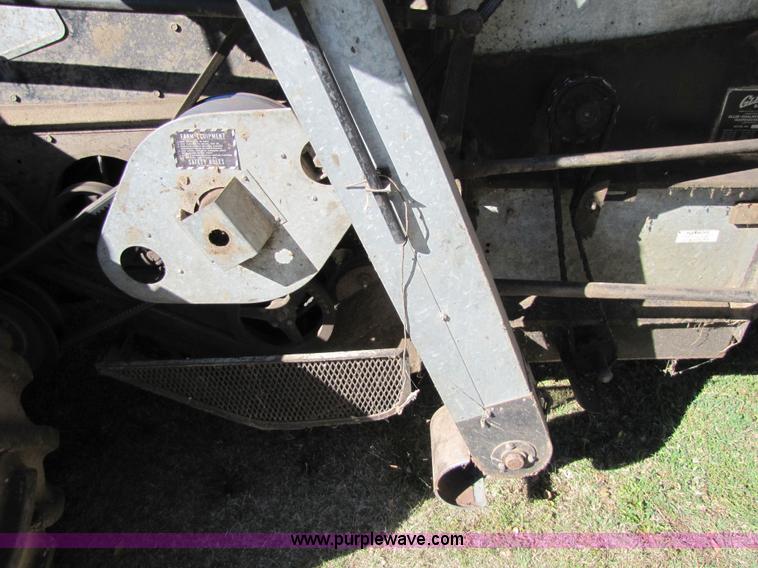 image for item 5351 1968 Gleaner E combine