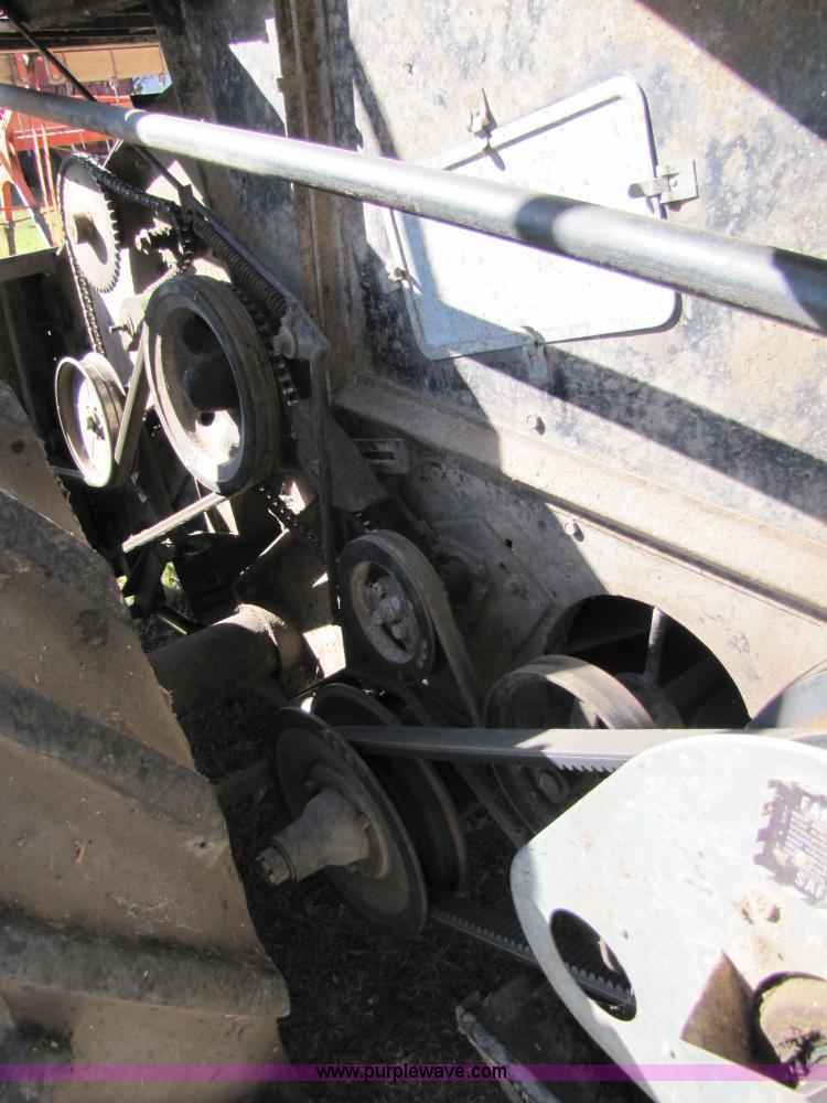 image for item 5351 1968 Gleaner E combine