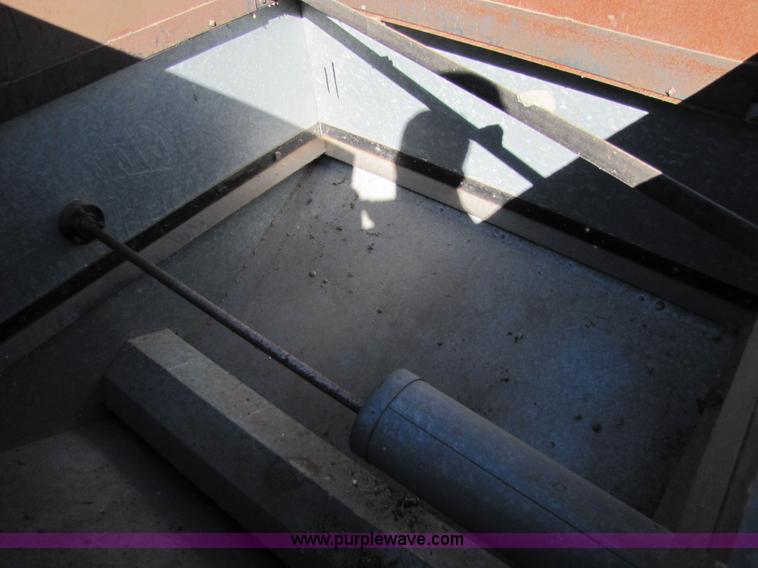 image for item 5351 1968 Gleaner E combine