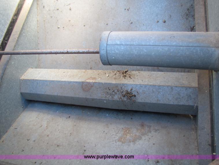 image for item 5351 1968 Gleaner E combine