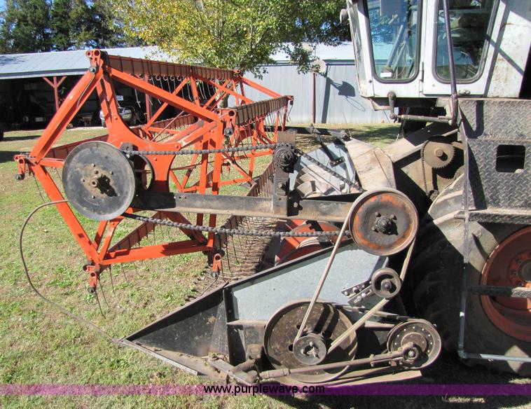 image for item 5351 1968 Gleaner E combine