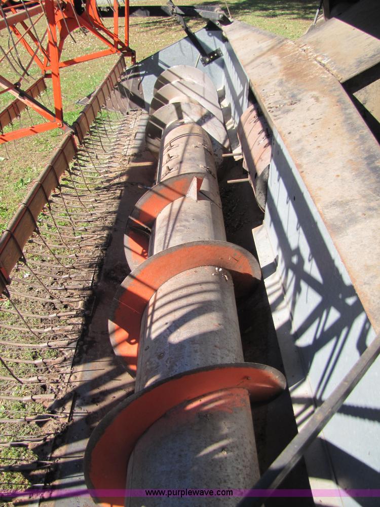 image for item 5351 1968 Gleaner E combine