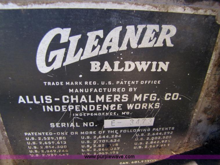 image for item 5351 1968 Gleaner E combine