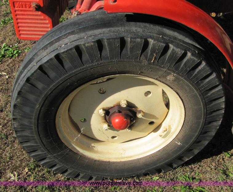 image for item 5353 1991 Belarus 805 tractor