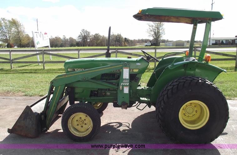 image for item 5485 1984 John Deere 1050 tractor with loader