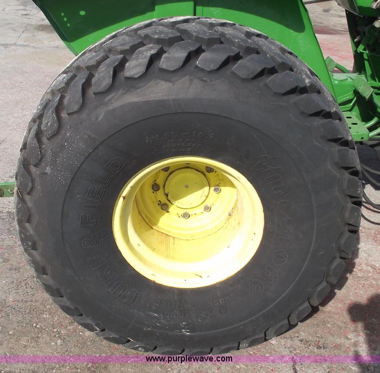 image for item 5485 1984 John Deere 1050 tractor with loader