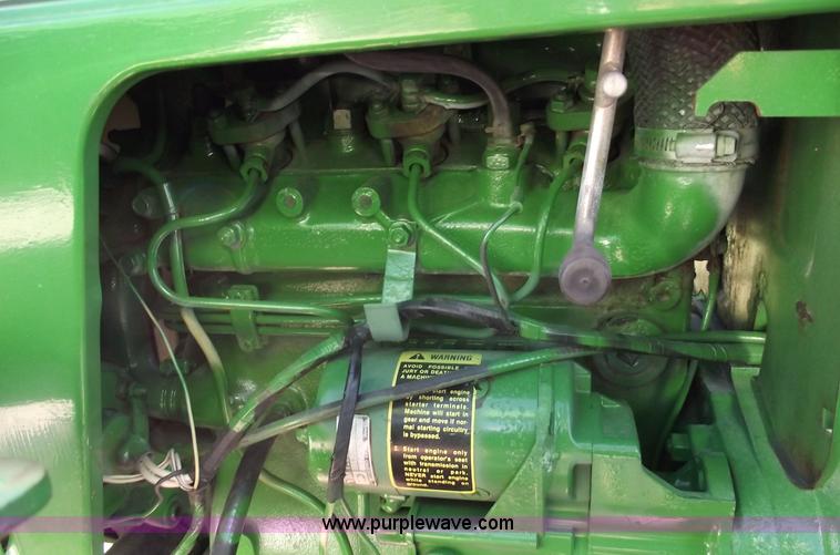 image for item 5485 1984 John Deere 1050 tractor with loader