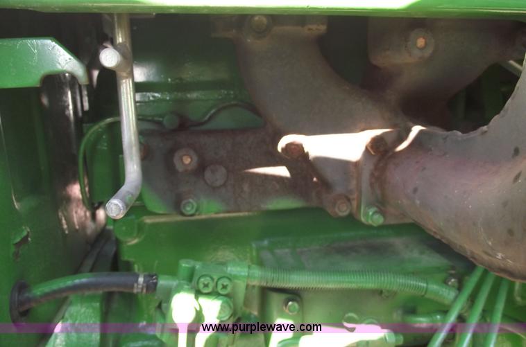 image for item 5485 1984 John Deere 1050 tractor with loader