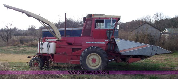 image for item 5556 1981 New Idea 767 Super Chopper Uni-chopper silage/forage chopper