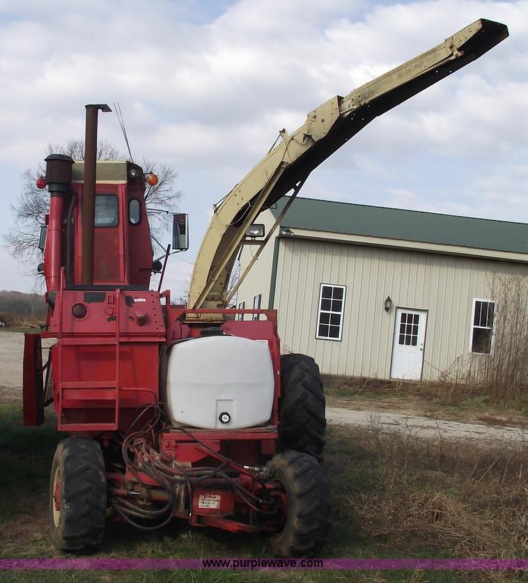 image for item 5556 1981 New Idea 767 Super Chopper Uni-chopper silage/forage chopper