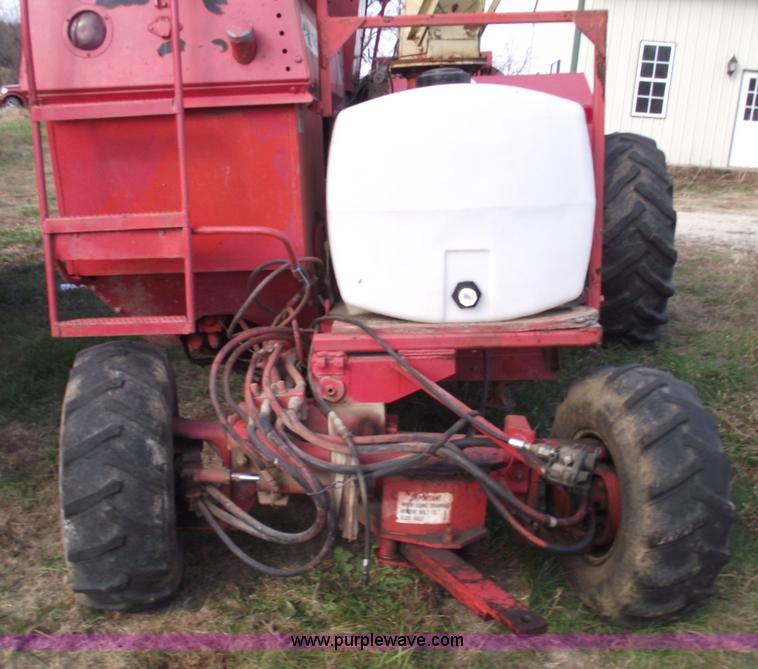 image for item 5556 1981 New Idea 767 Super Chopper Uni-chopper silage/forage chopper