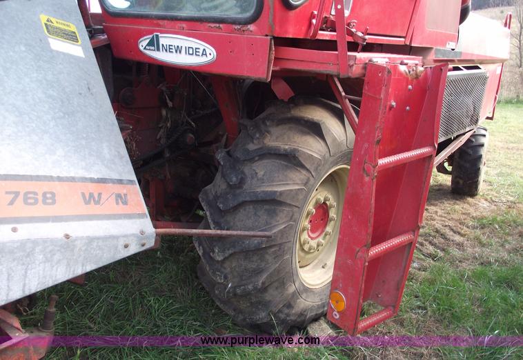 image for item 5556 1981 New Idea 767 Super Chopper Uni-chopper silage/forage chopper