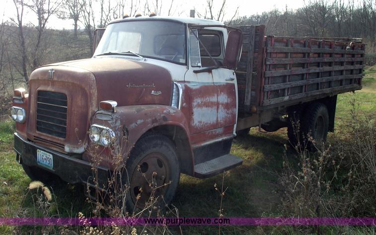 image for item 5560 1961 International BC160 grain/dump truck