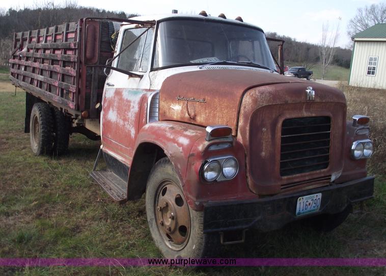 image for item 5560 1961 International BC160 grain/dump truck