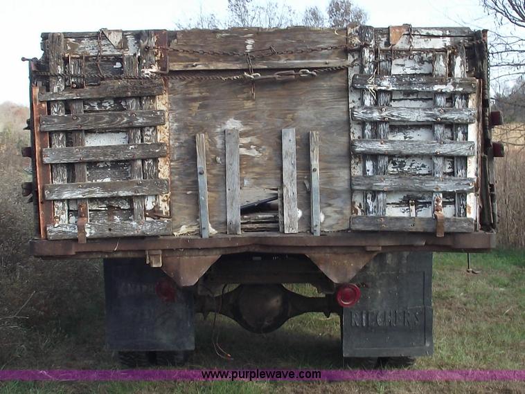 image for item 5560 1961 International BC160 grain/dump truck