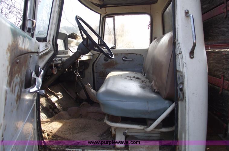 image for item 5560 1961 International BC160 grain/dump truck