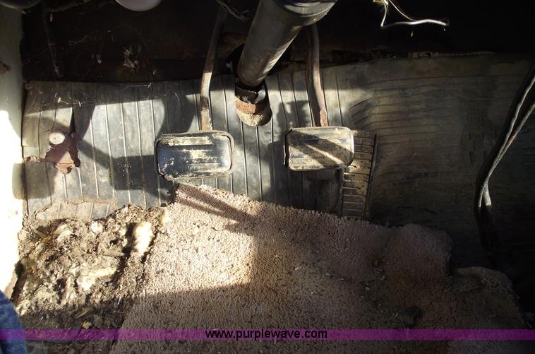 image for item 5560 1961 International BC160 grain/dump truck