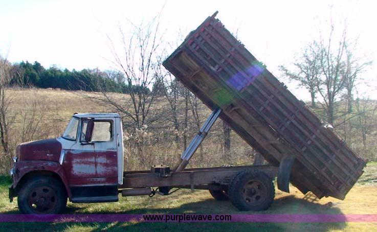 image for item 5560 1961 International BC160 grain/dump truck