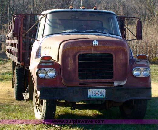 image for item 5560 1961 International BC160 grain/dump truck