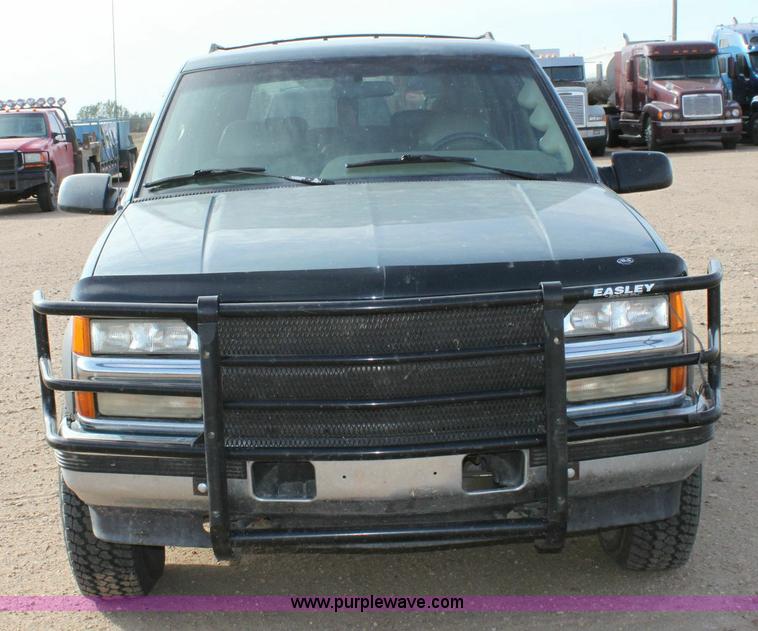 image for item 6263 1995 Chevrolet Suburban LT